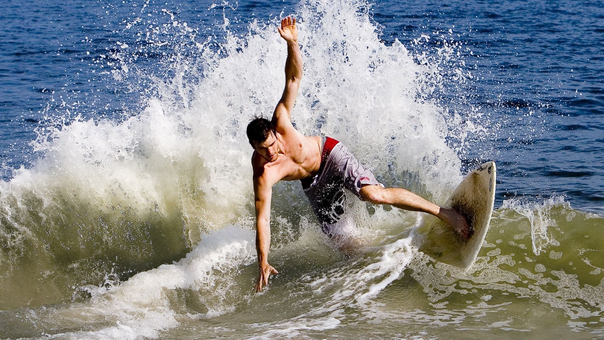 开云体育网址-决战在即:季后赛前瞻与焦点战役分析,决战系列赛是什么