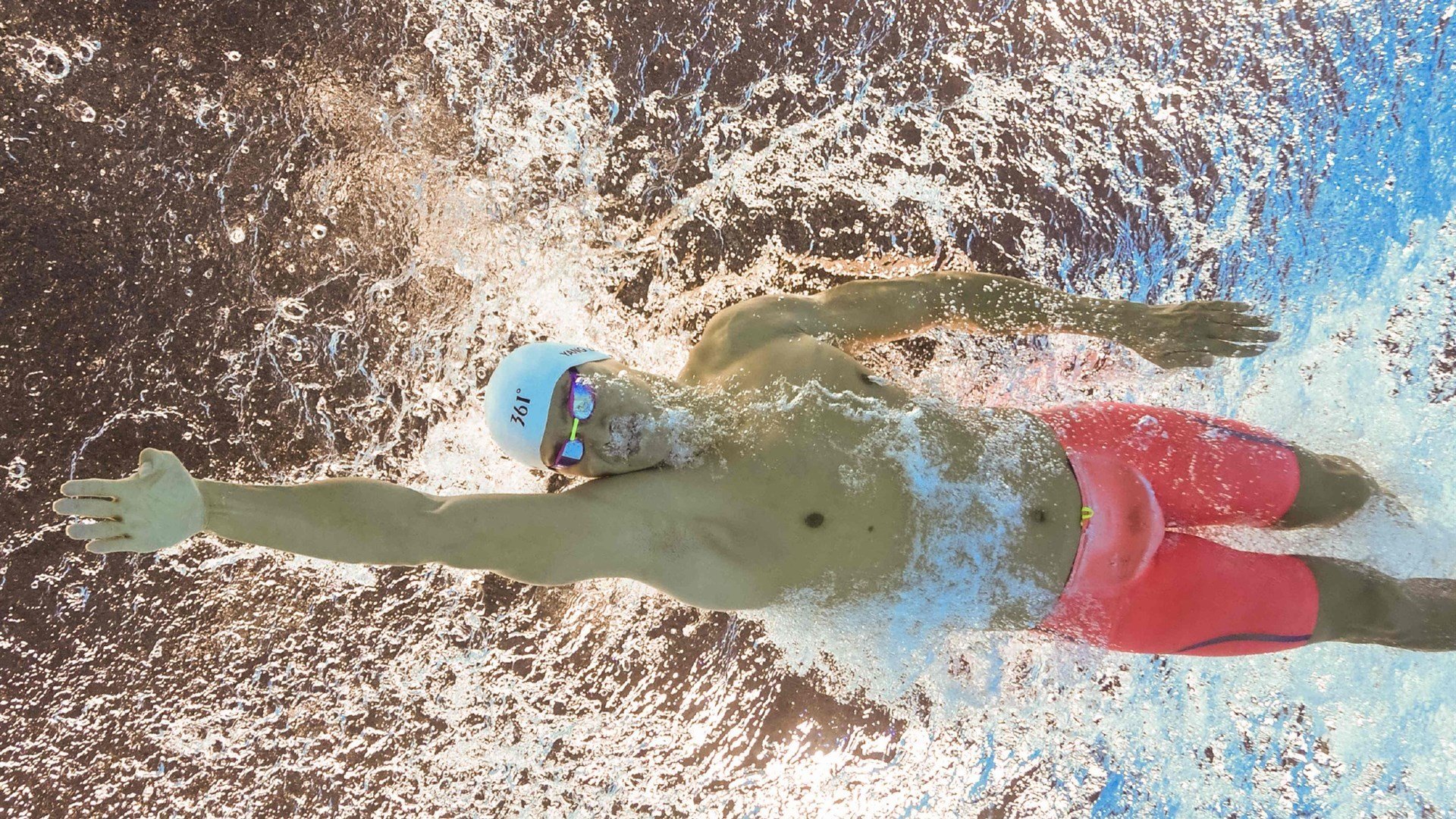 开云体育-香肠派对“吃鸡”新玩法火爆上线,欢乐无限,香肠派对吃鸡视频最新版